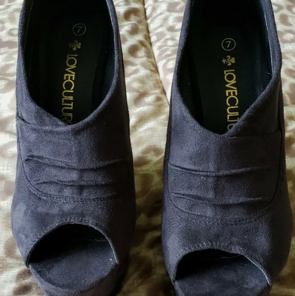 Love Culture Black Open-Toe Wedge Heels Size 7 - Picture 5 of 9